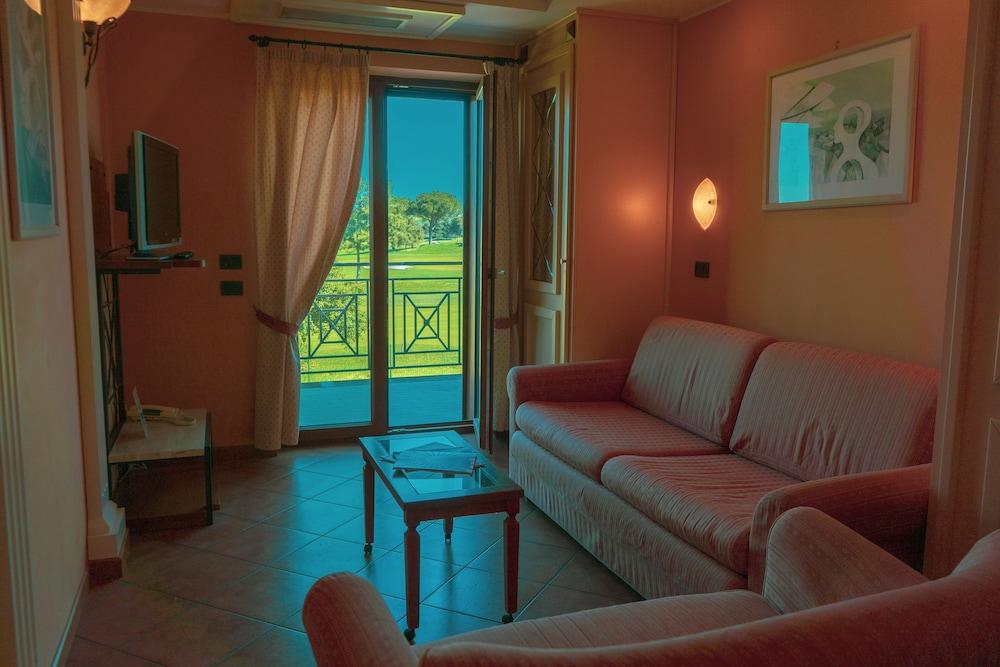 Carpediem Roma Golf Club Marco Simone Екстериор снимка